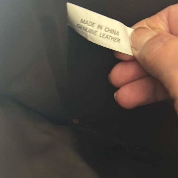 Tignanello Vintage Tan Genuine Leather Women’s Shoulder Handbag Zip Compartments - Picture 4 of 16